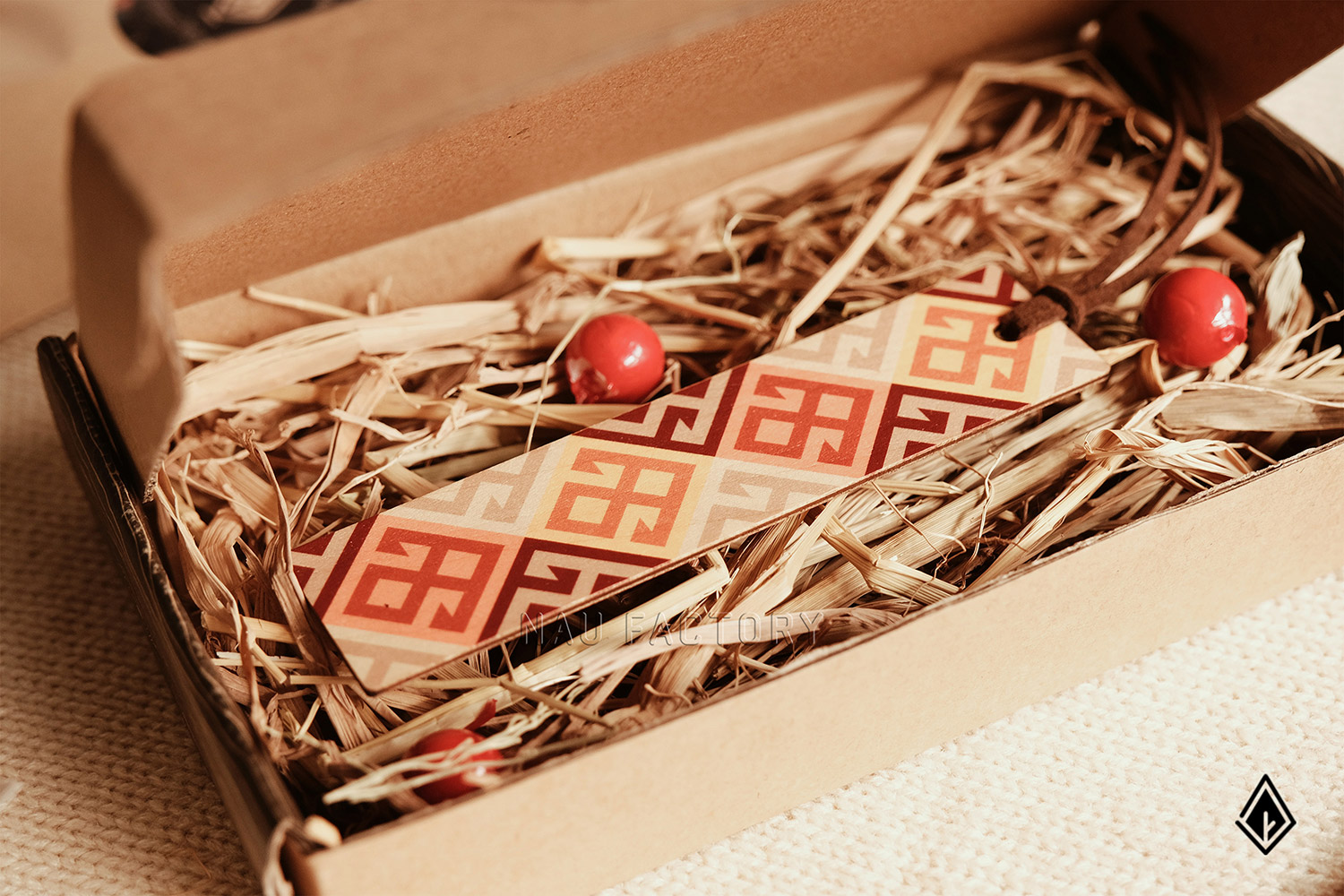 Bookmark gỗ thổ cẩm