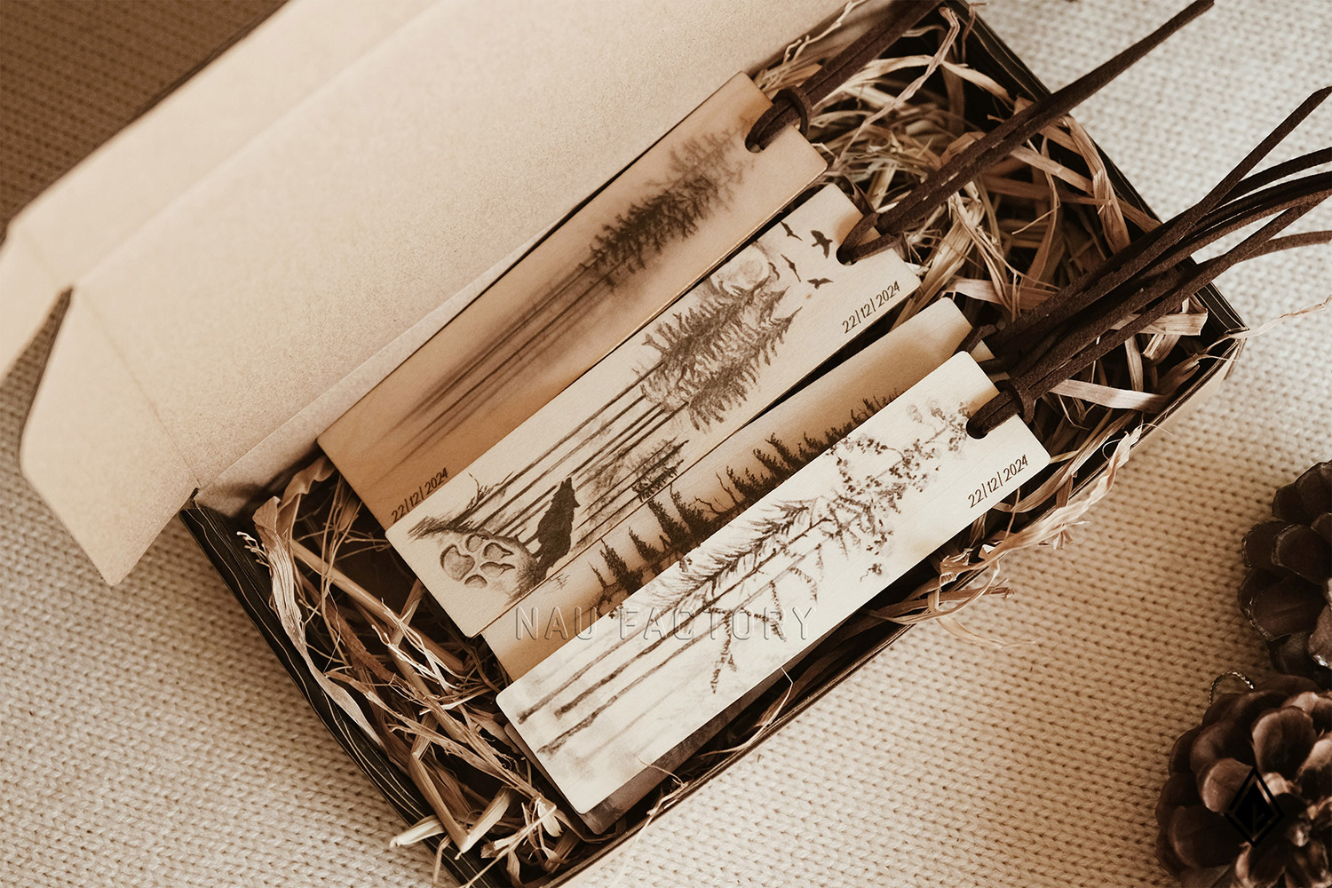 Bookmark gỗ rừng cây