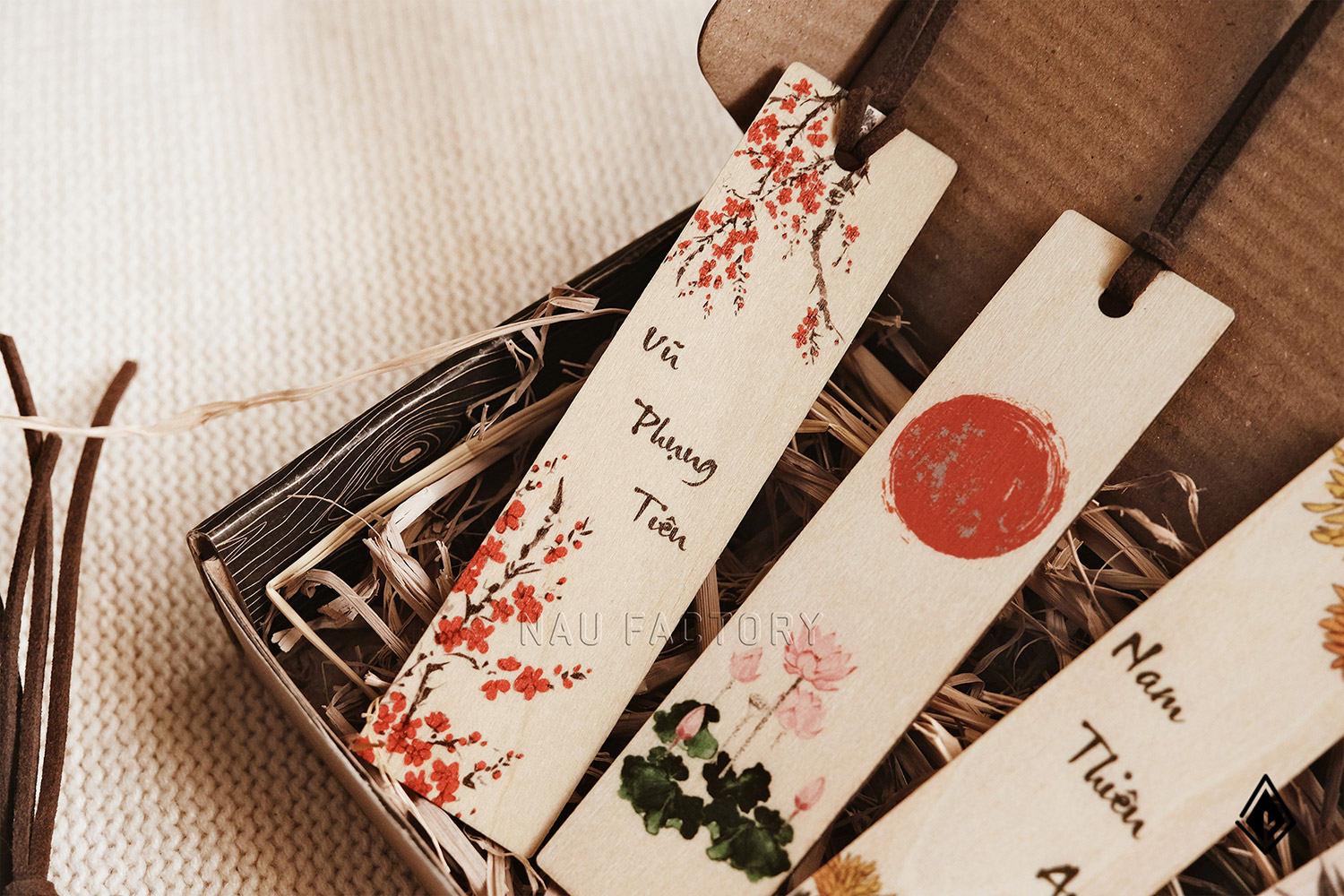 Bookmark gỗ tranh thủy mặc