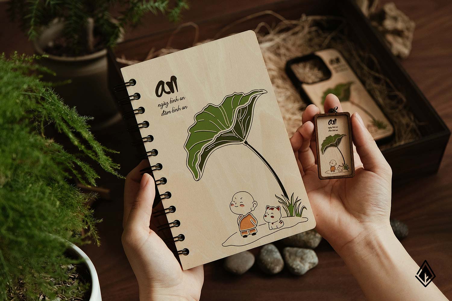 Các họa tiết được in UV rõ nét trên nền gỗ. Ảnh: Nau Factory