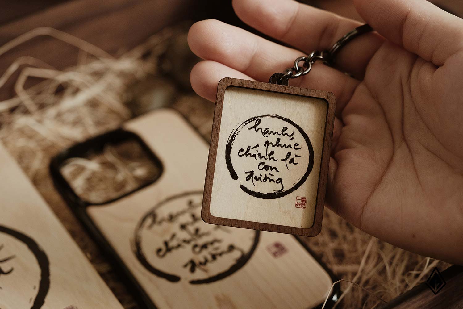 Vẻ đẹp giản đơn trên chiếc móc khóa hạnh phúc chính là con đường. Ảnh: Nau Factory
