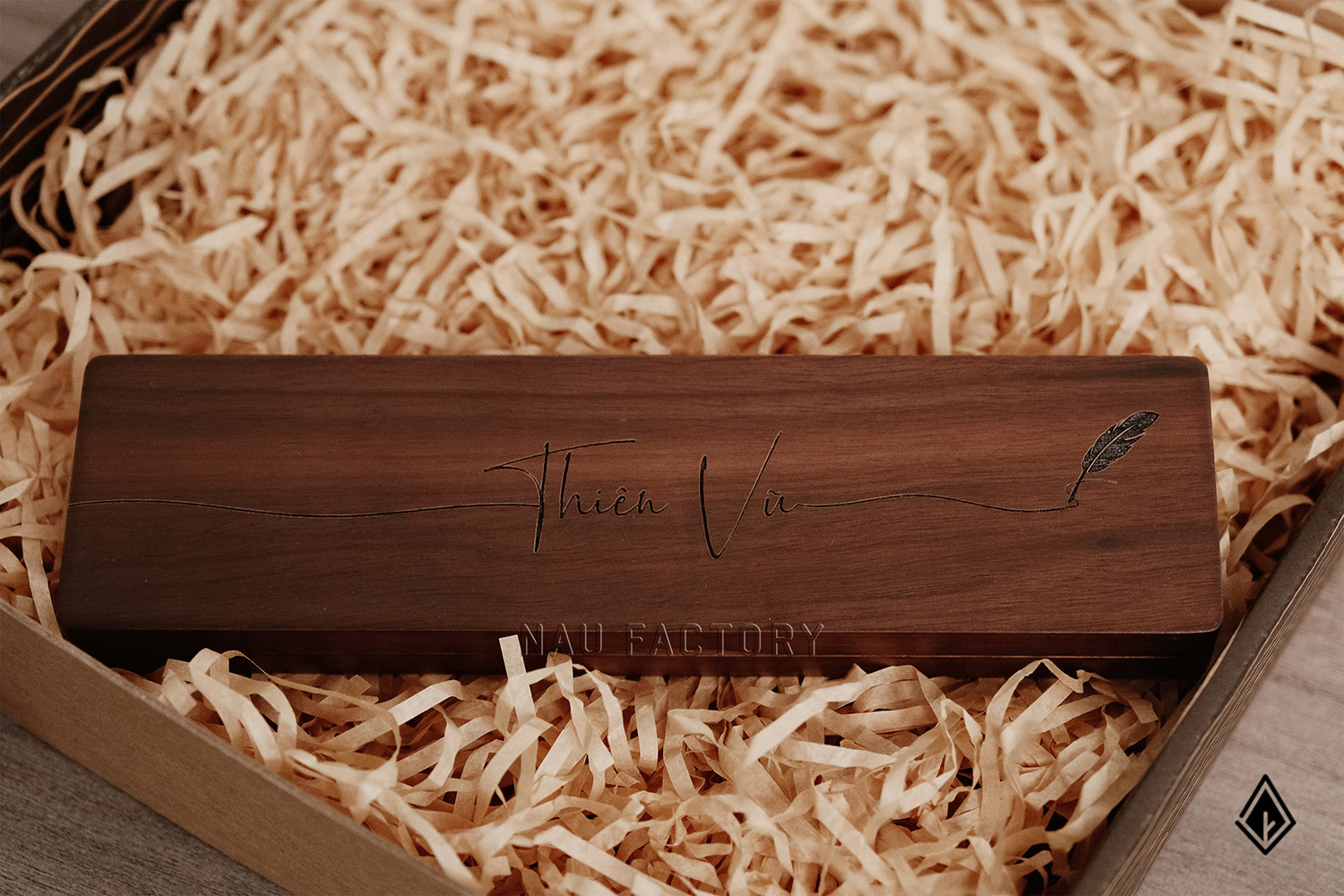 bút và hộp bút gỗ walnut