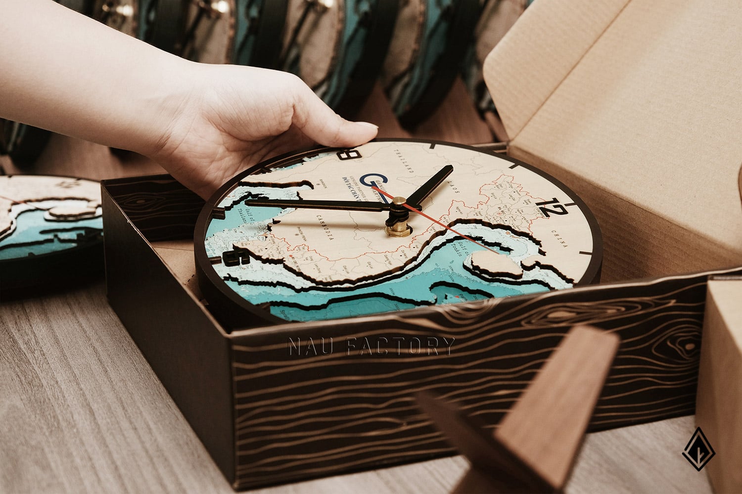 đồng hồ gỗ bản đồ Việt Nam