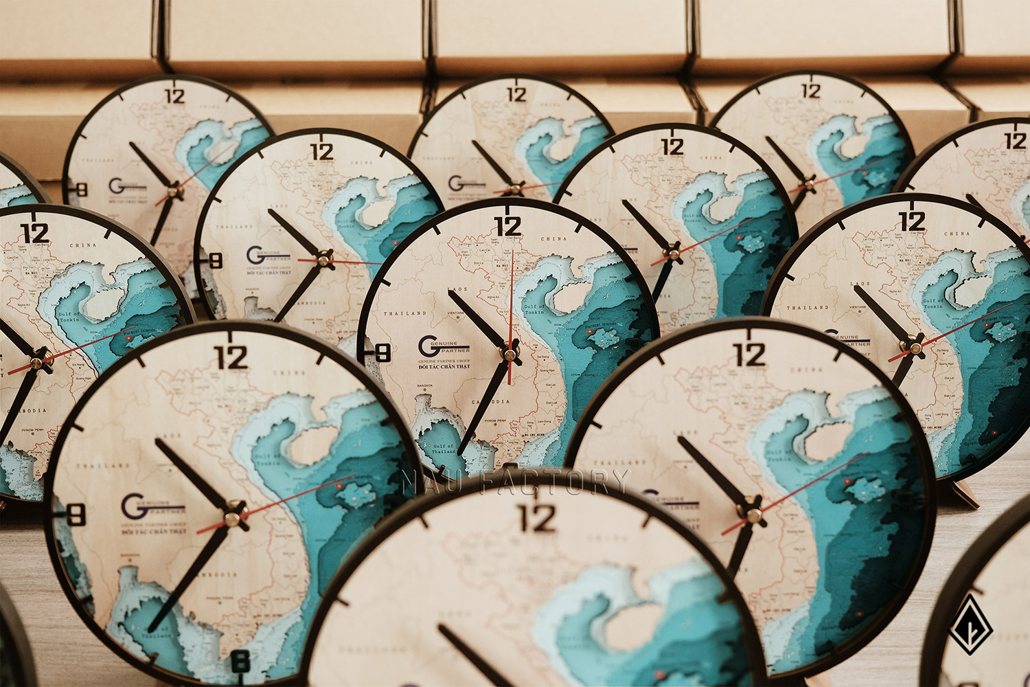 đồng hồ gỗ bản đồ Việt Nam