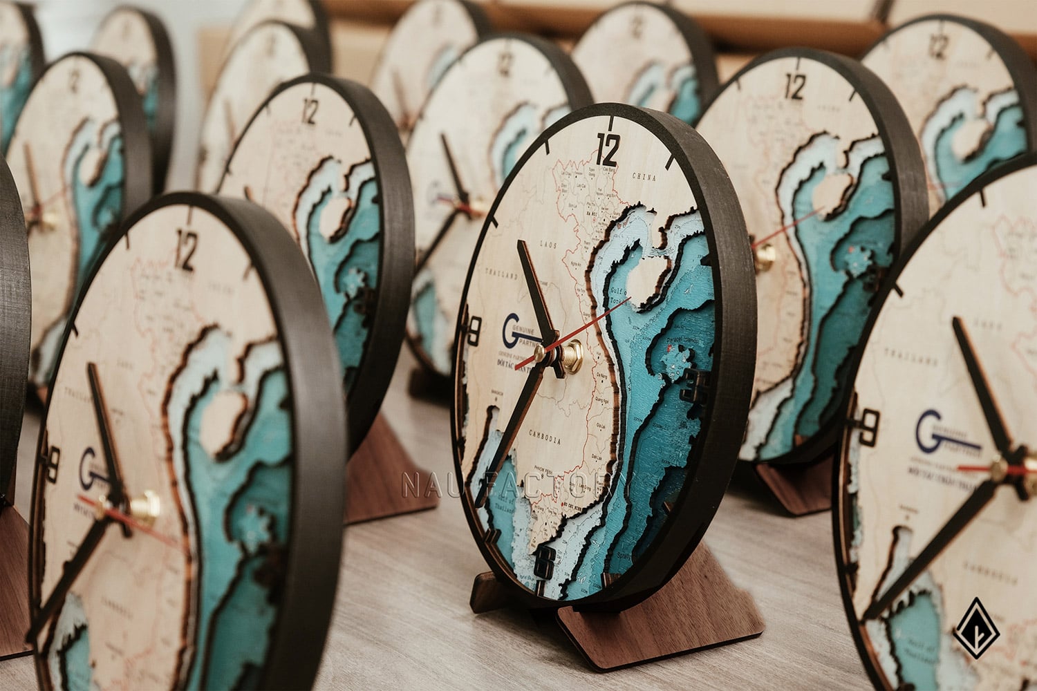 đồng hồ gỗ bản đồ Việt Nam