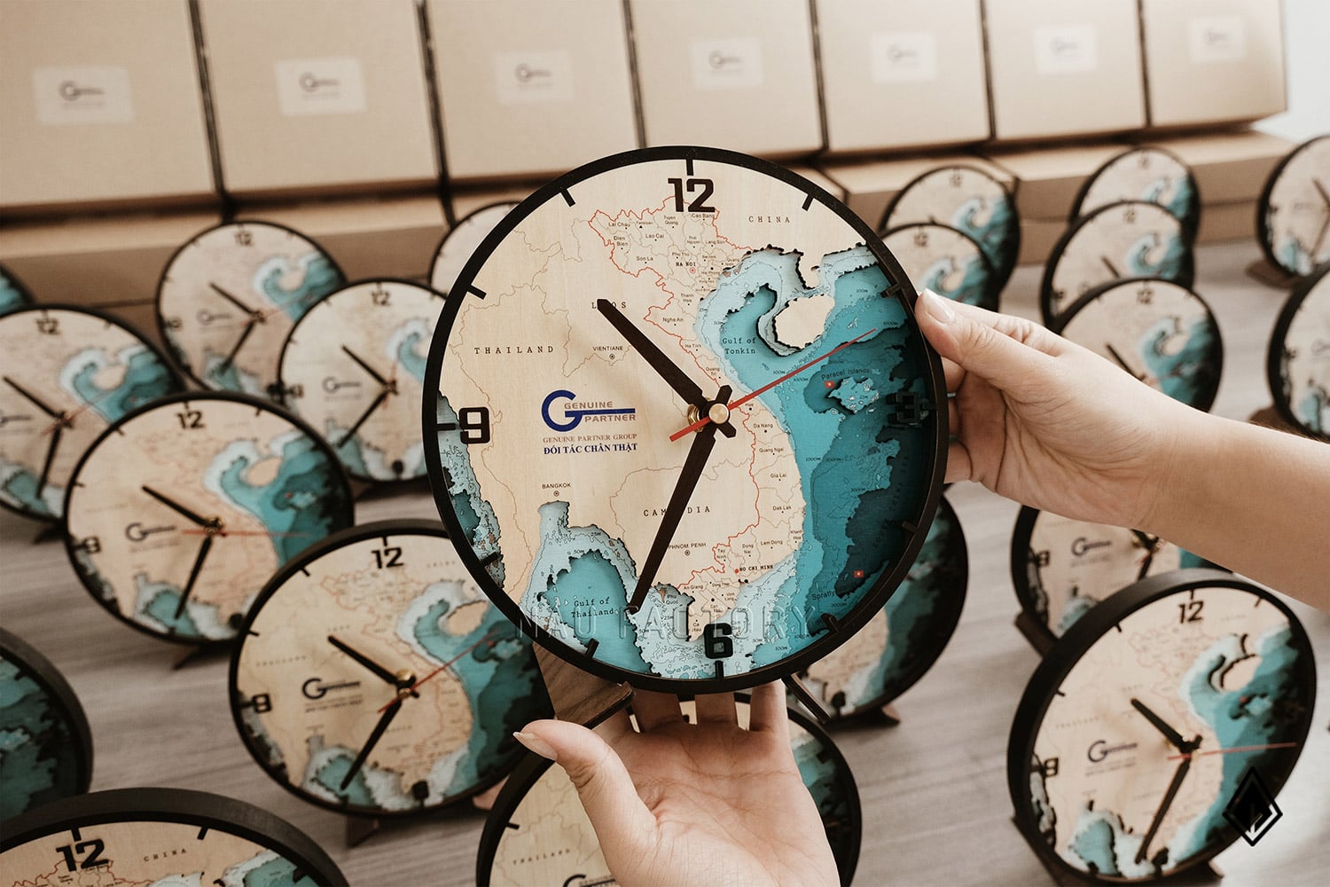 đồng hồ gỗ bản đồ Việt Nam