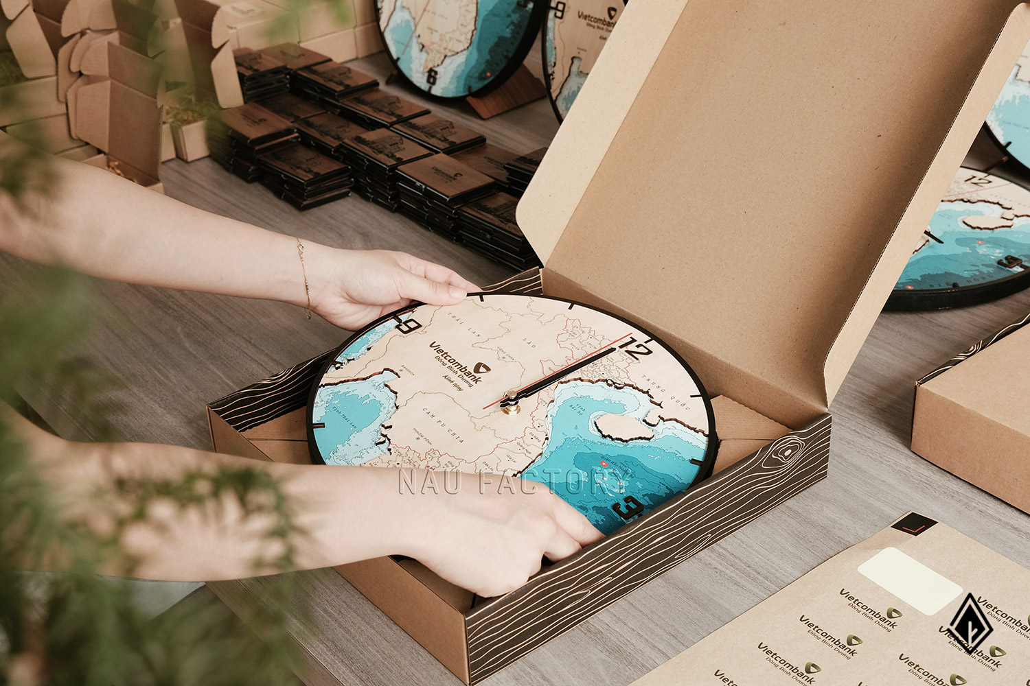 đồng hồ gỗ bản đồ Việt Nam