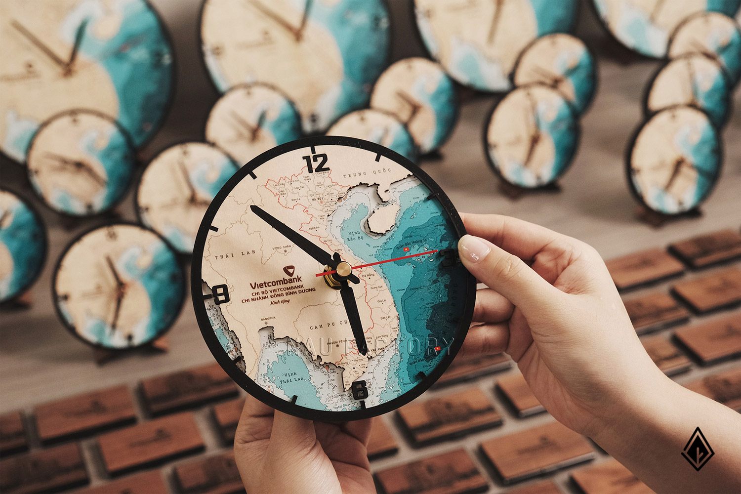 đồng hồ gỗ bản đồ Việt Nam