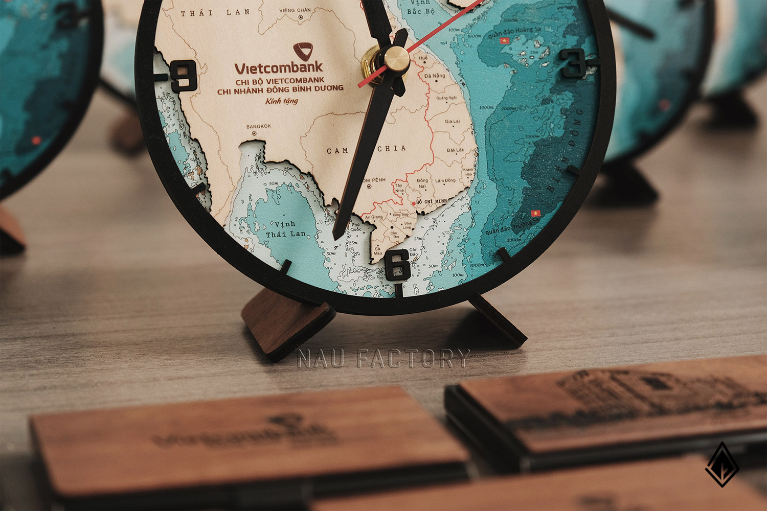 đồng hồ gỗ bản đồ Việt Nam