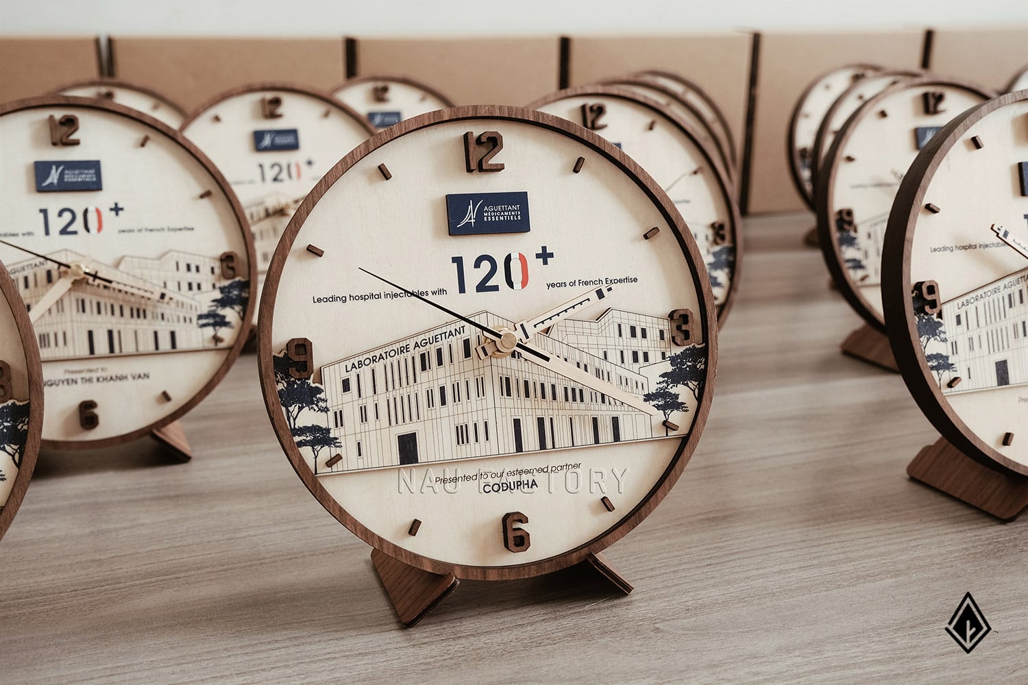 đồng hồ thiết kế 2 tầng gỗ