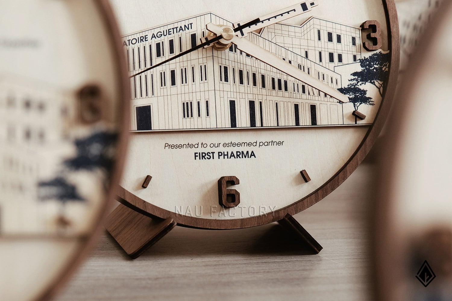 đồng hồ thiết kế 2 tầng gỗ