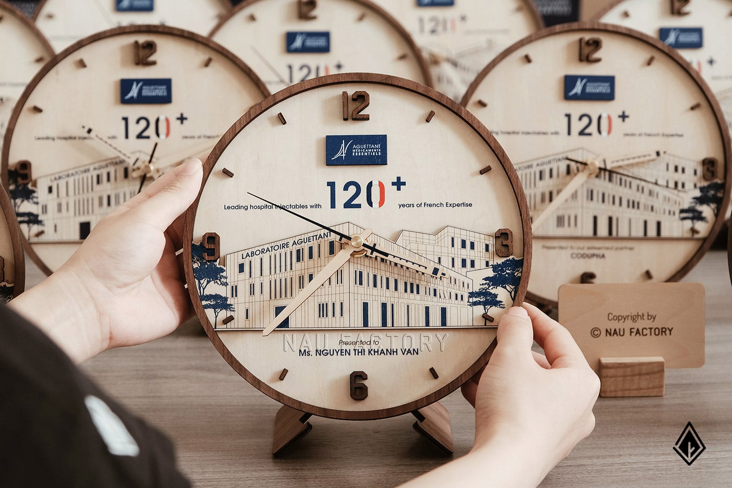 đồng hồ thiết kế 2 tầng gỗ