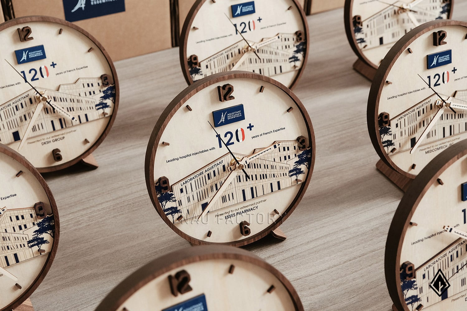 đồng hồ thiết kế 2 tầng gỗ