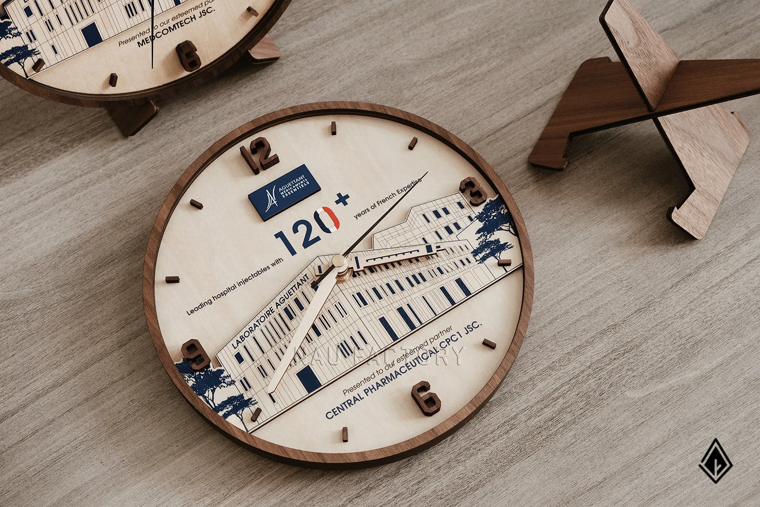 đồng hồ thiết kế 2 tầng gỗ