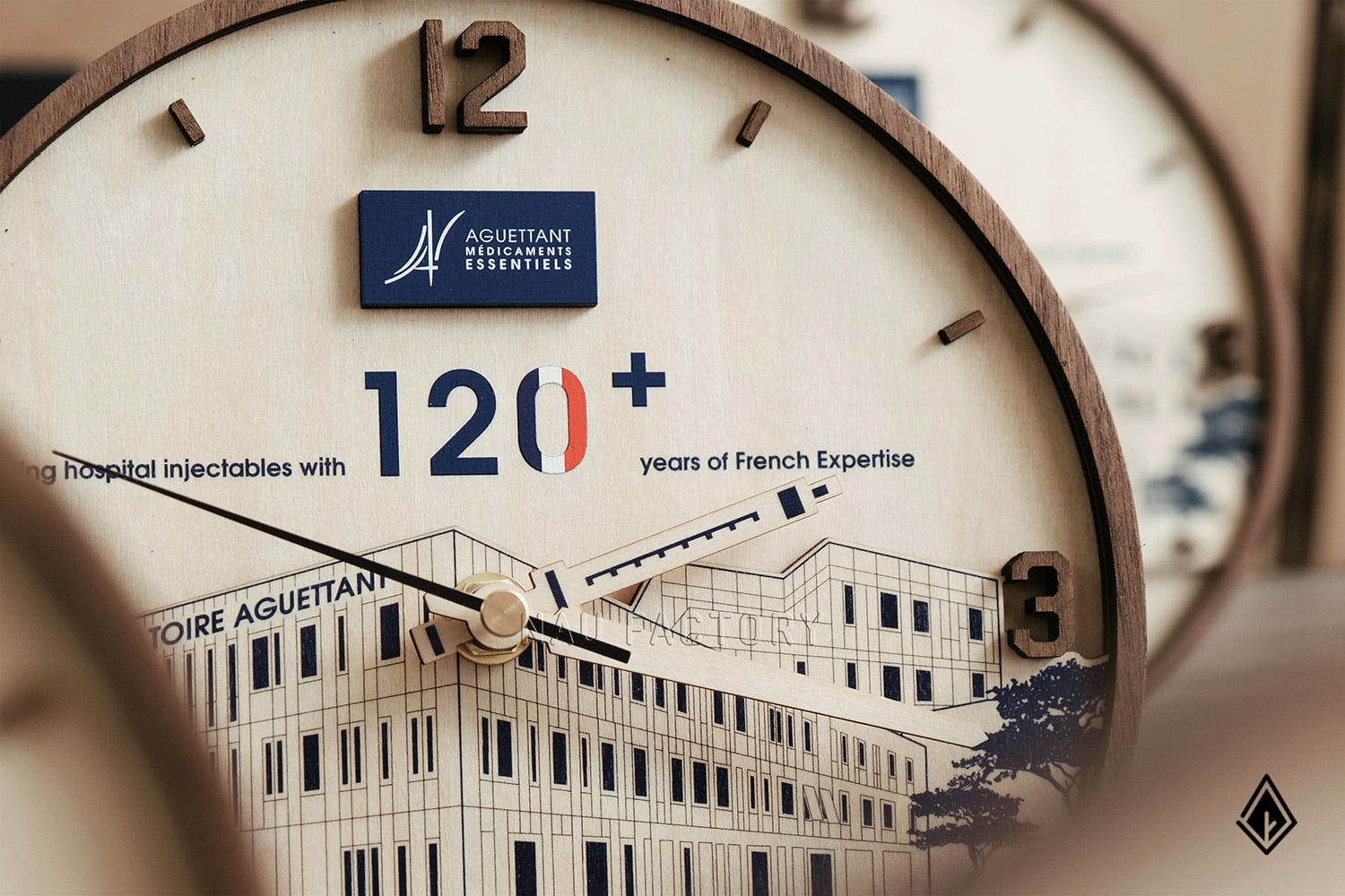 đồng hồ thiết kế 2 tầng gỗ