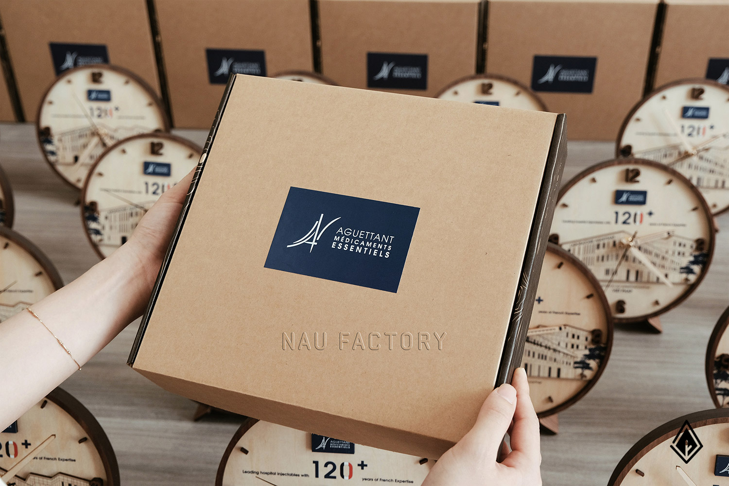 đồng hồ thiết kế 2 tầng gỗ