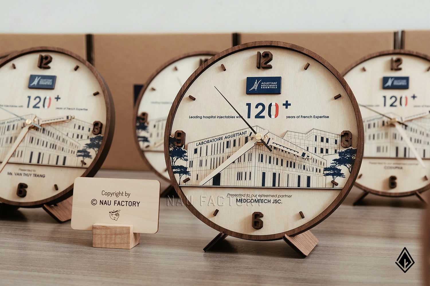 đồng hồ thiết kế 2 tầng gỗ