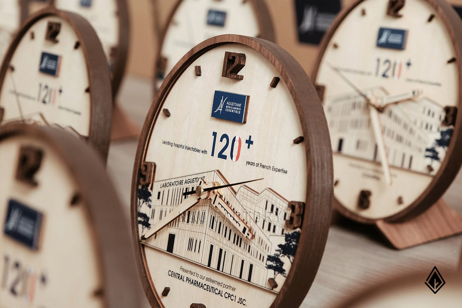 đồng hồ thiết kế 2 tầng gỗ