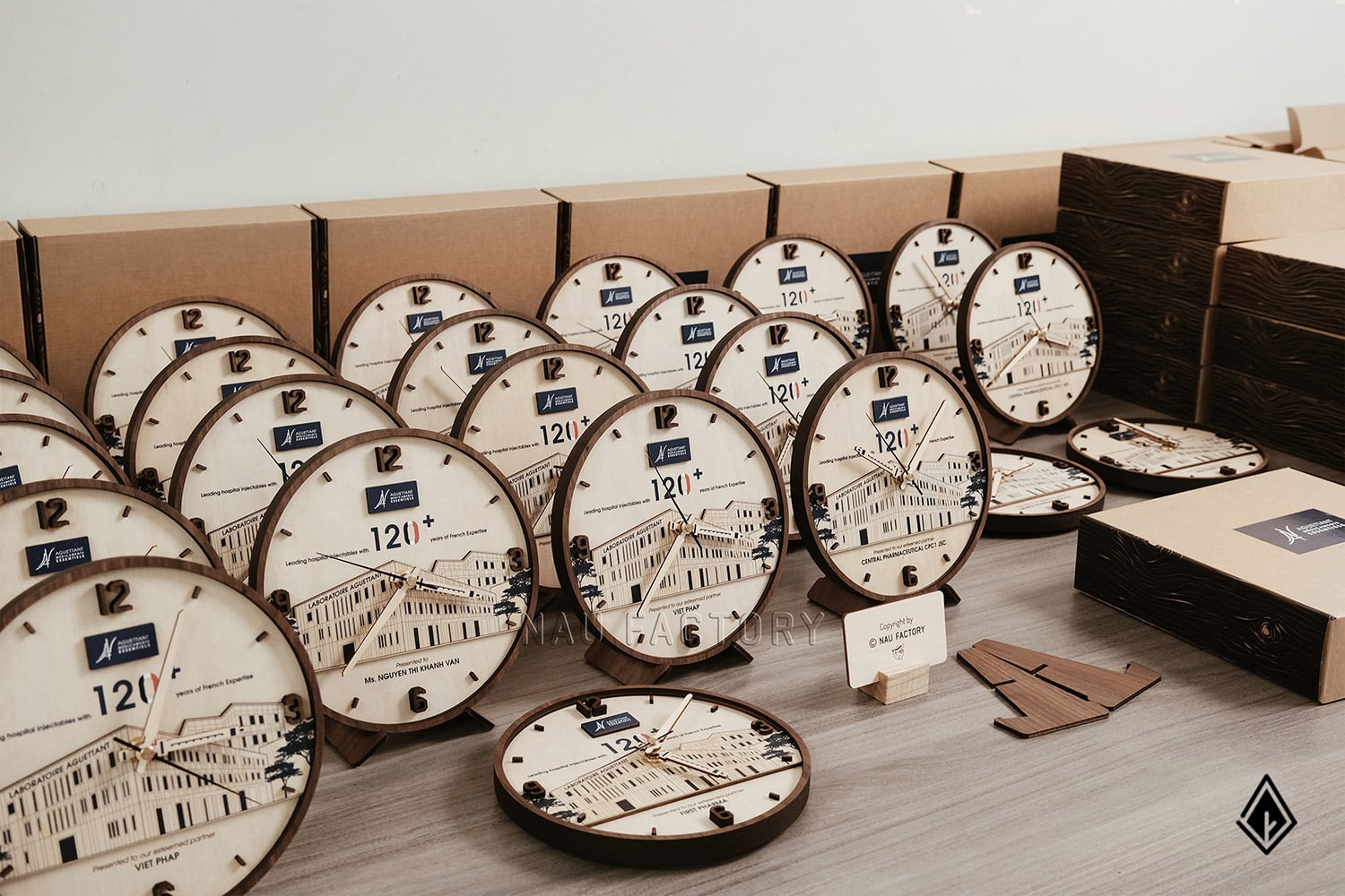 đồng hồ thiết kế 2 tầng gỗ