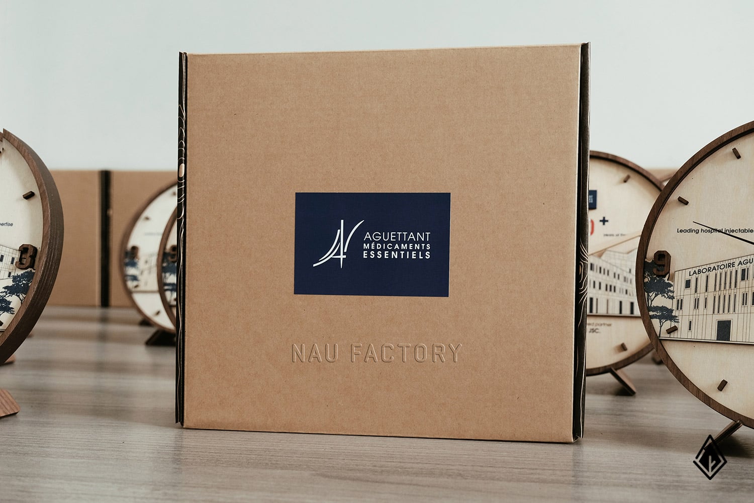 đồng hồ thiết kế 2 tầng gỗ