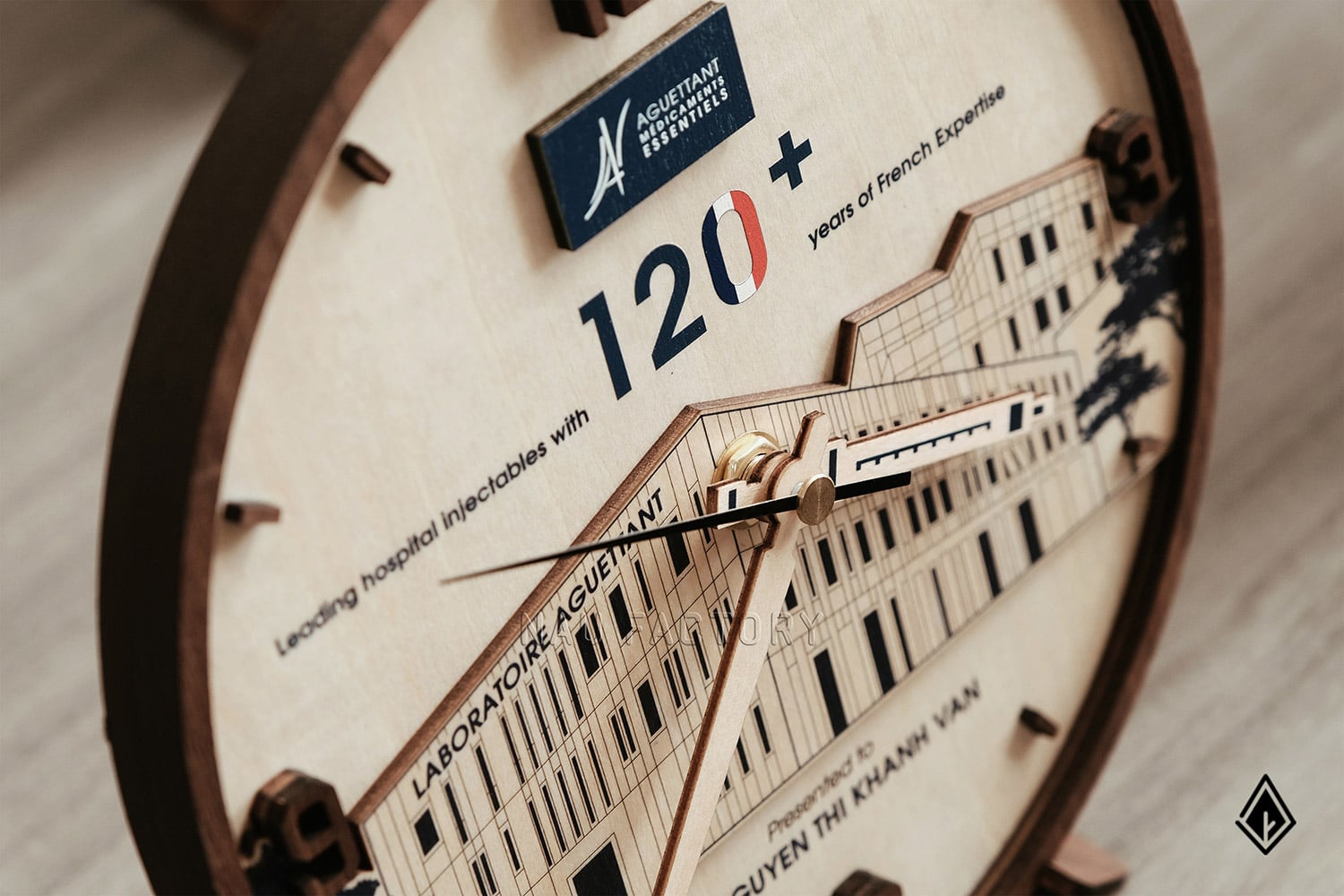 đồng hồ thiết kế 2 tầng gỗ