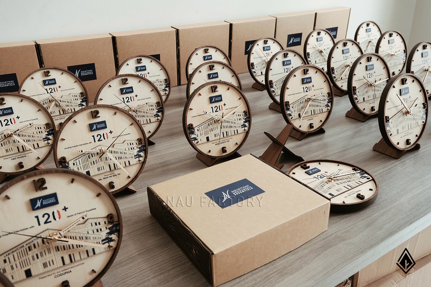 đồng hồ thiết kế 2 tầng gỗ