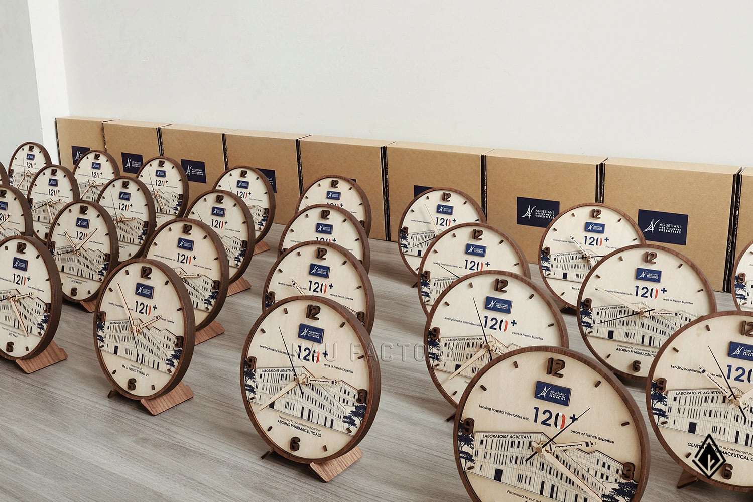 đồng hồ thiết kế 2 tầng gỗ