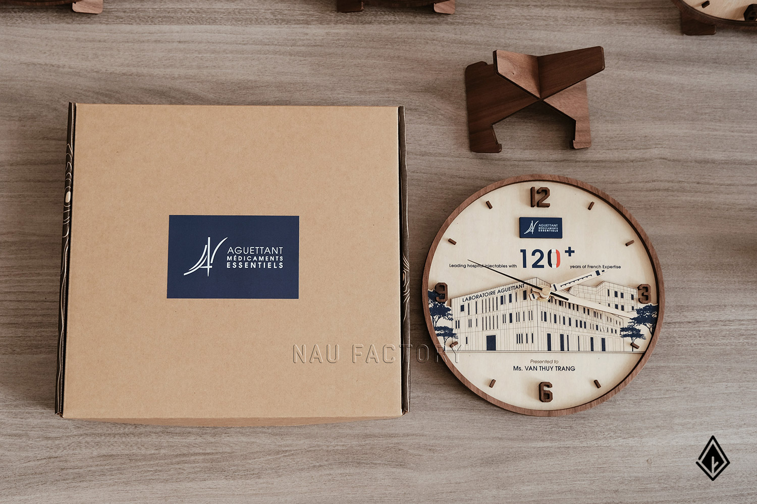 đồng hồ thiết kế 2 tầng gỗ