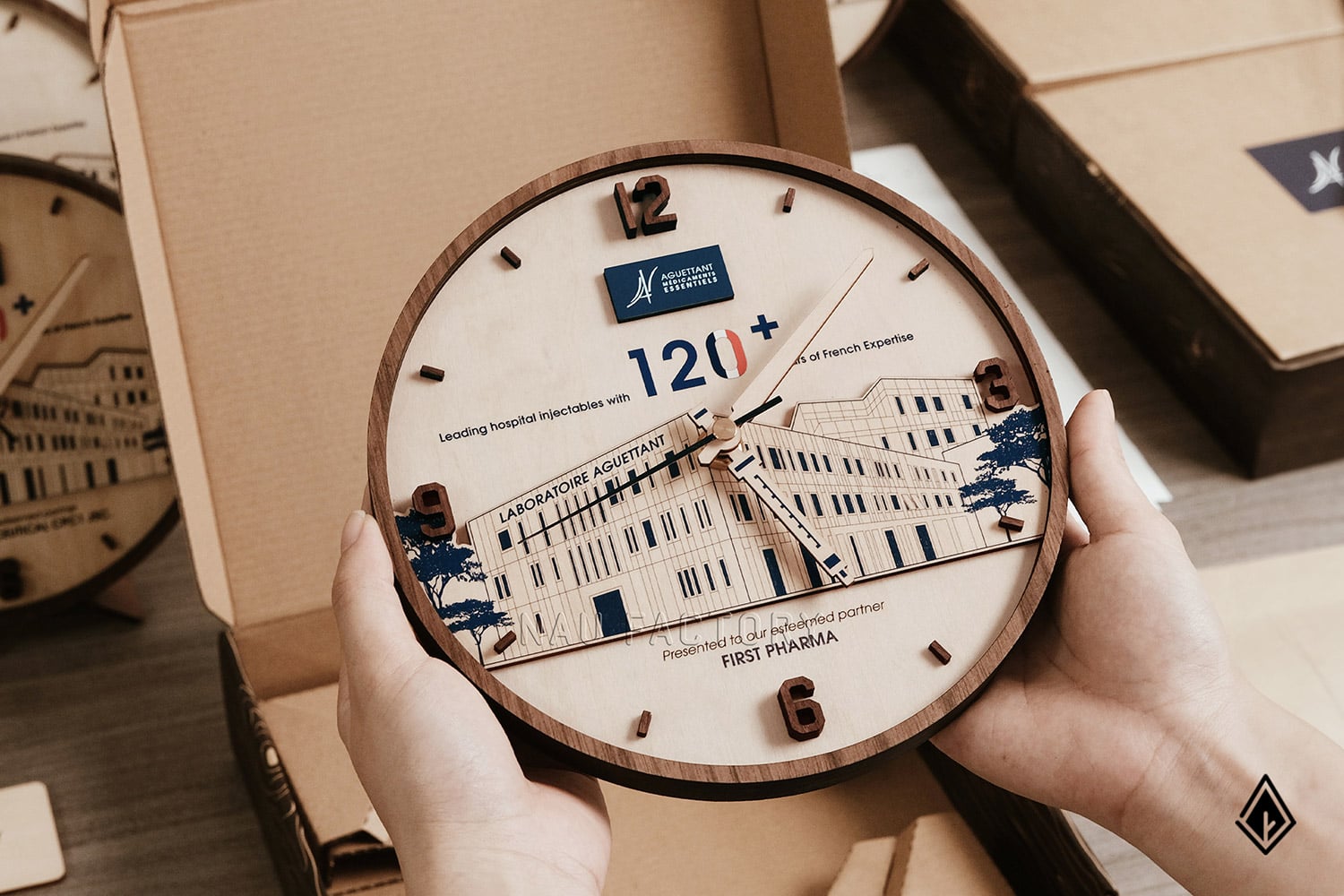 đồng hồ thiết kế 2 tầng gỗ