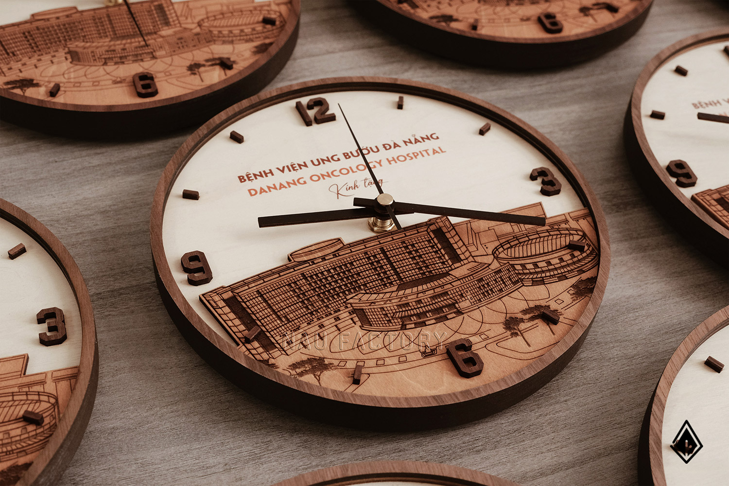 Đồng hồ cắt laser hình tòa nhà 3D