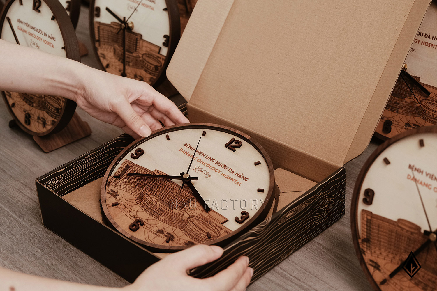 Đồng hồ cắt laser hình tòa nhà 3D