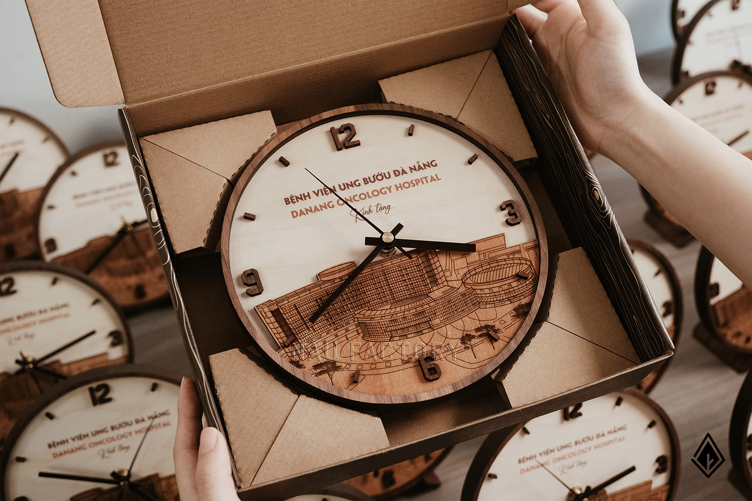 Đồng hồ cắt laser hình tòa nhà 3D