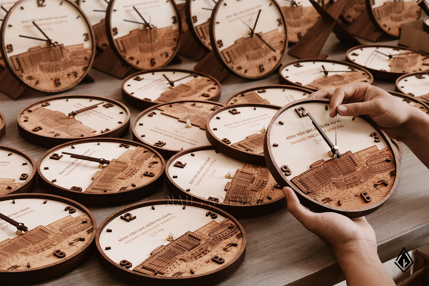 Đồng hồ cắt laser hình tòa nhà 3D