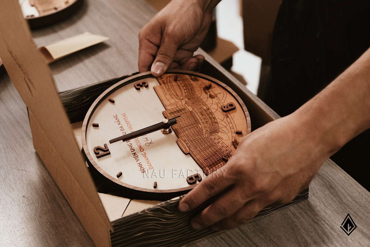 Đồng hồ cắt laser hình tòa nhà 3D