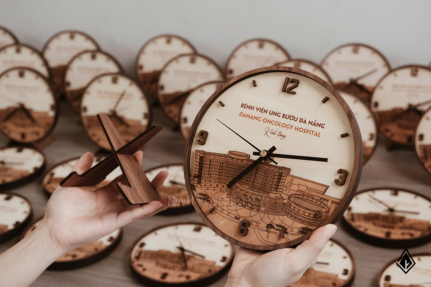 Đồng hồ cắt laser hình tòa nhà 3D