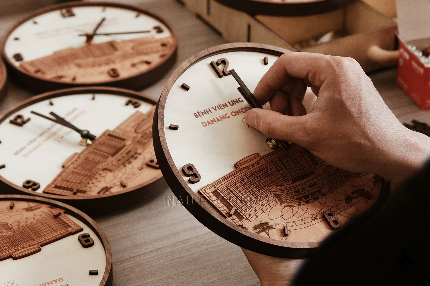 Đồng hồ cắt laser hình tòa nhà 3D