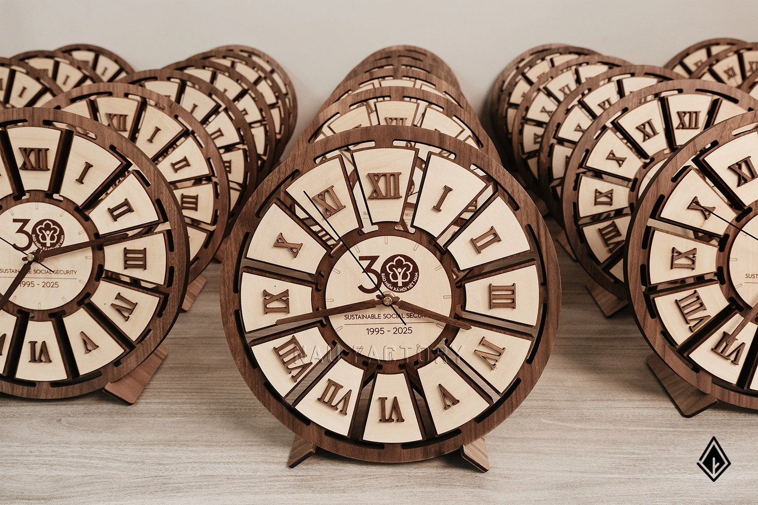 Đồng hồ gỗ la mã Maple