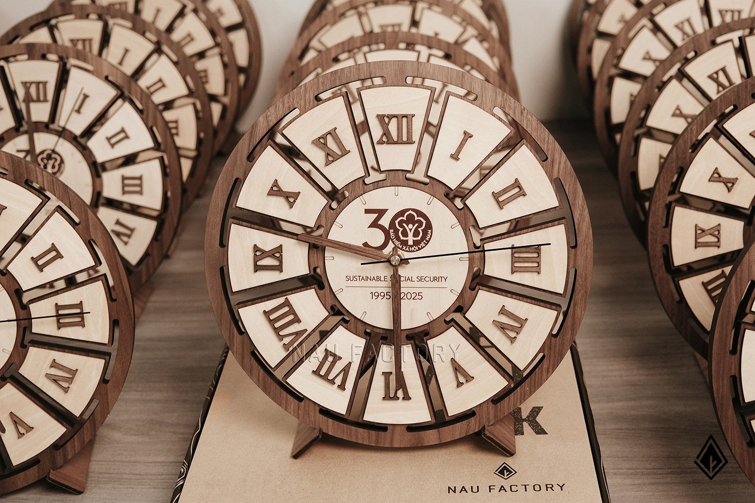 Đồng hồ gỗ la mã Maple