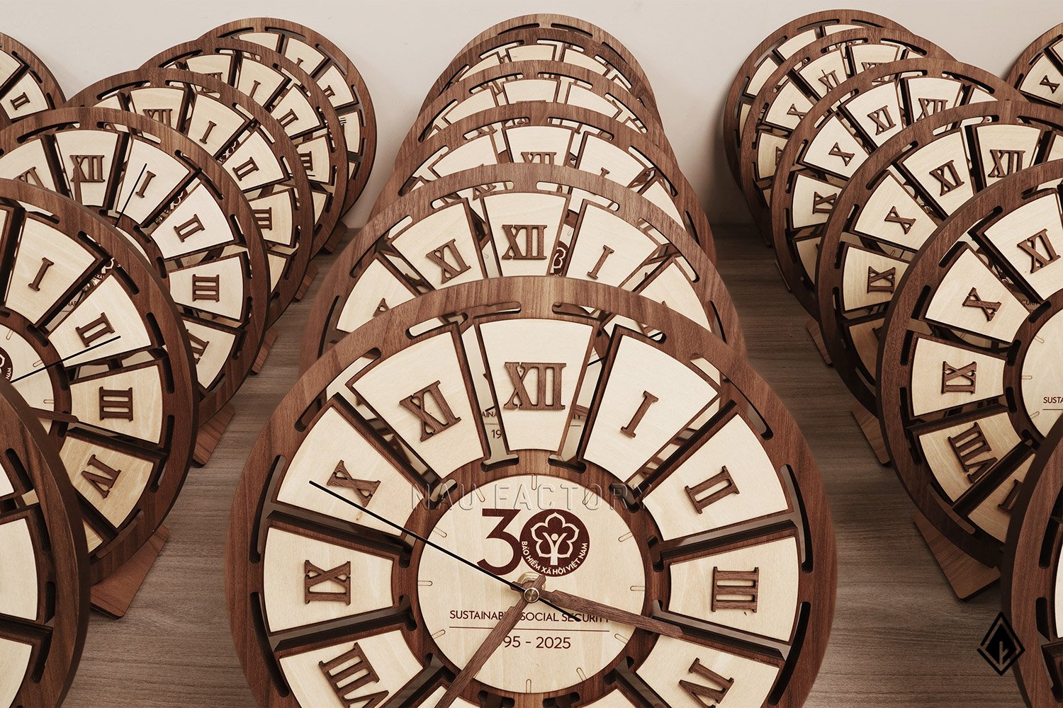 Đồng hồ gỗ la mã Maple