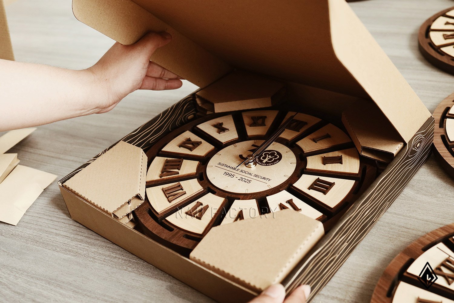 Đồng hồ gỗ la mã Maple