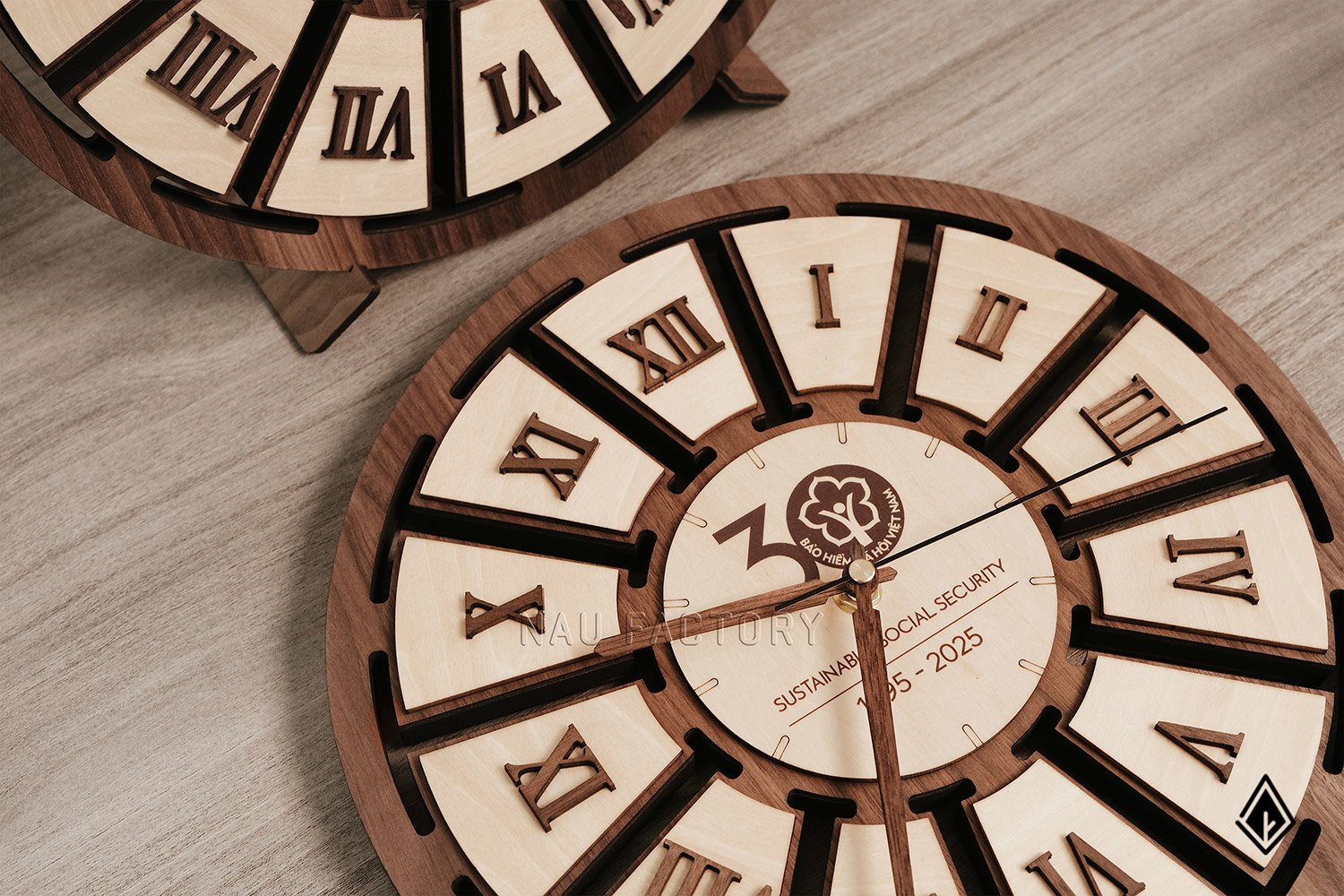 Đồng hồ gỗ la mã Maple