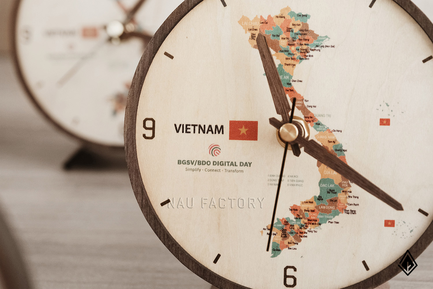 Đồng hồ Việt Nam để bàn