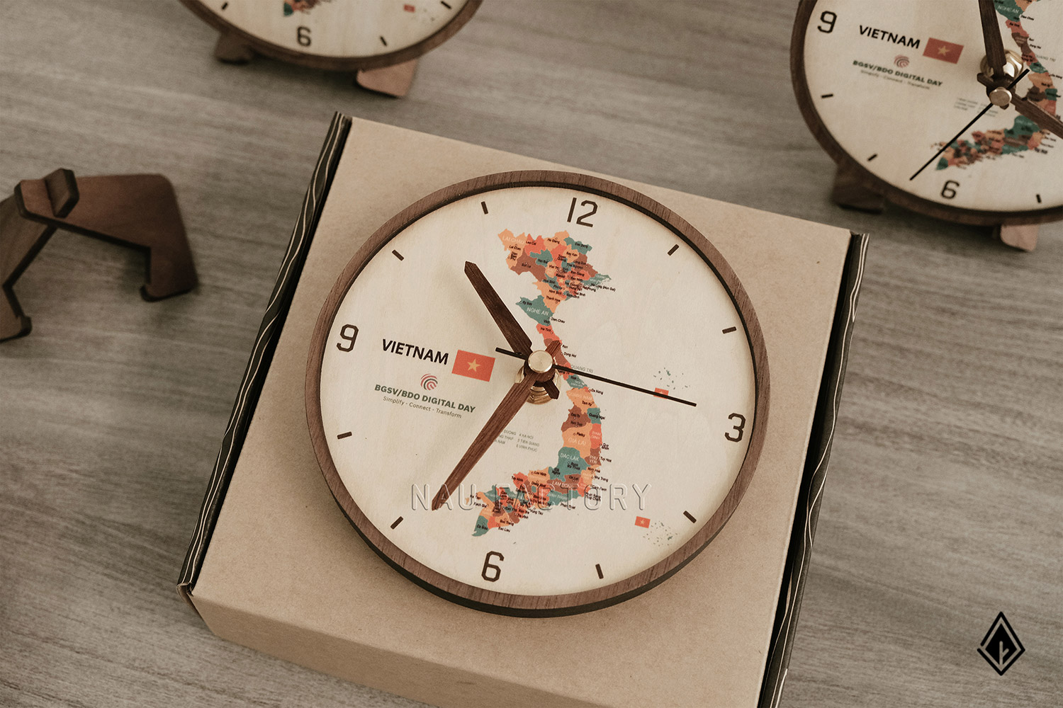 Đồng hồ Việt Nam để bàn