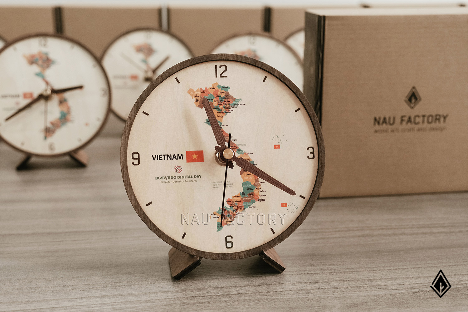 Đồng hồ Việt Nam để bàn