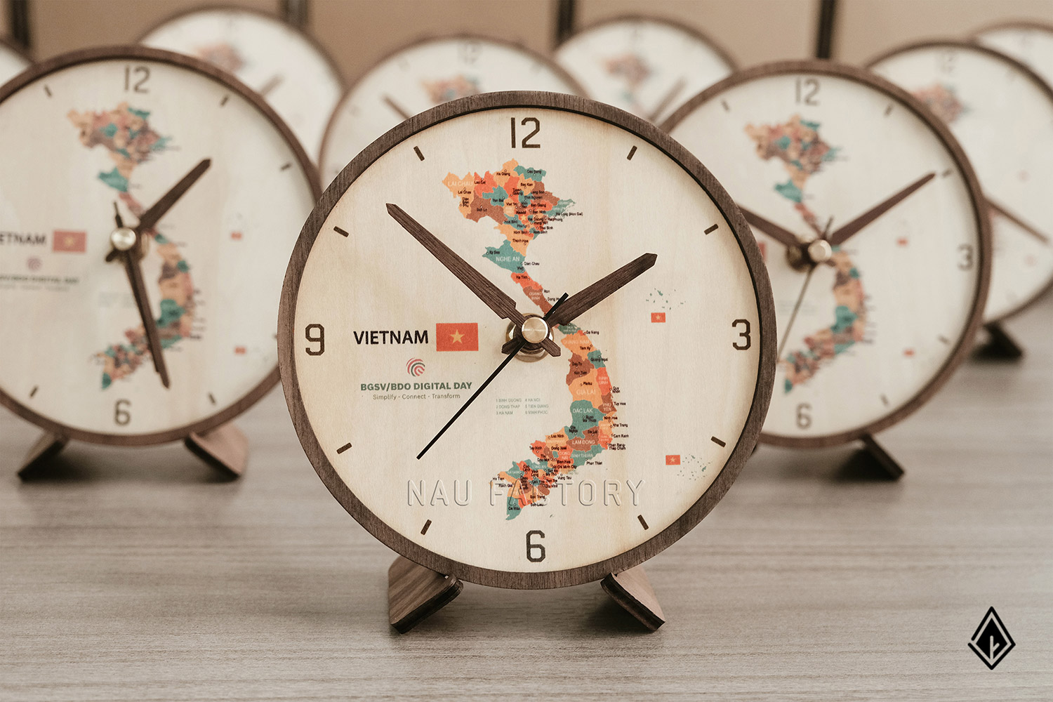 Đồng hồ Việt Nam để bàn