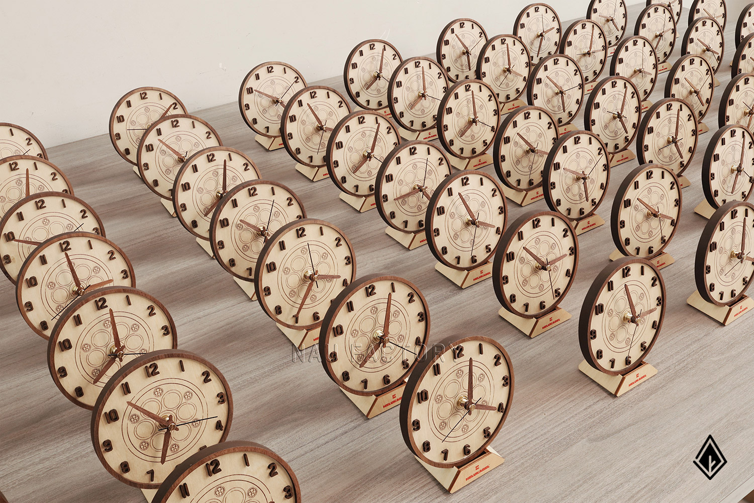 Đồng hồ gỗ Maple để bàn