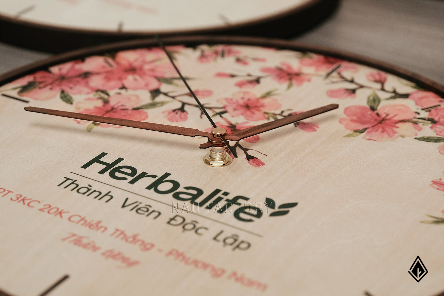 Đồng hồ gỗ để bàn