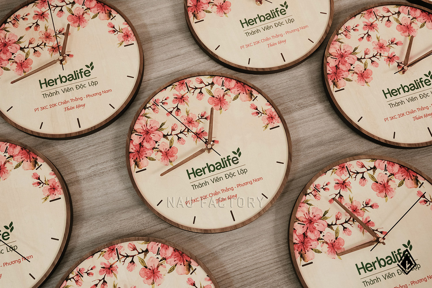 Đồng hồ gỗ để bàn