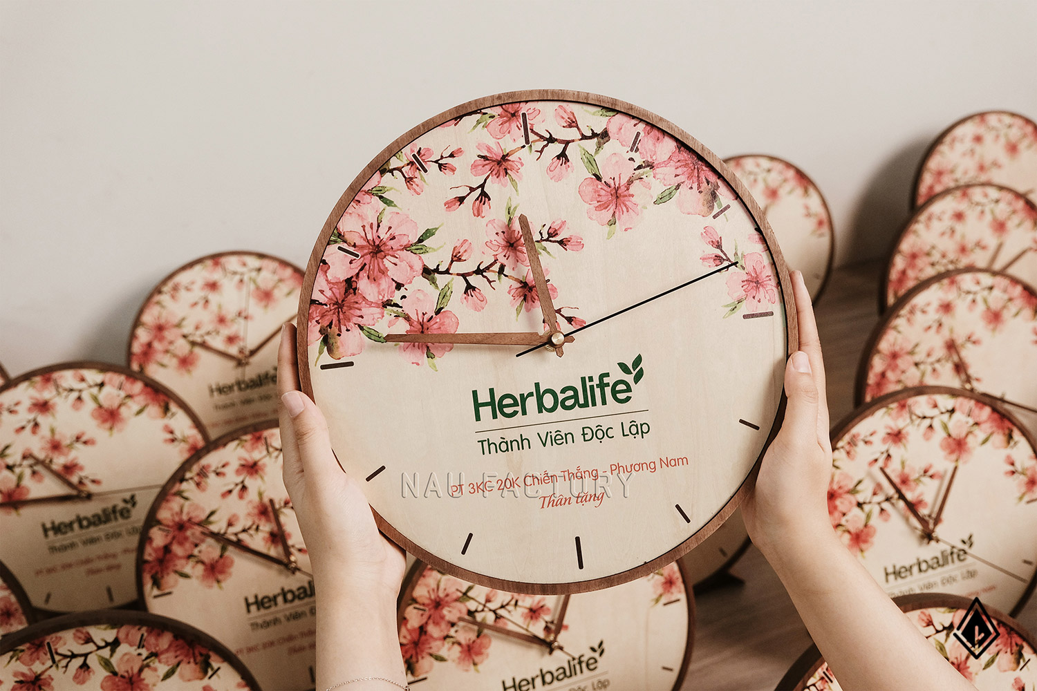 Đồng hồ gỗ để bàn