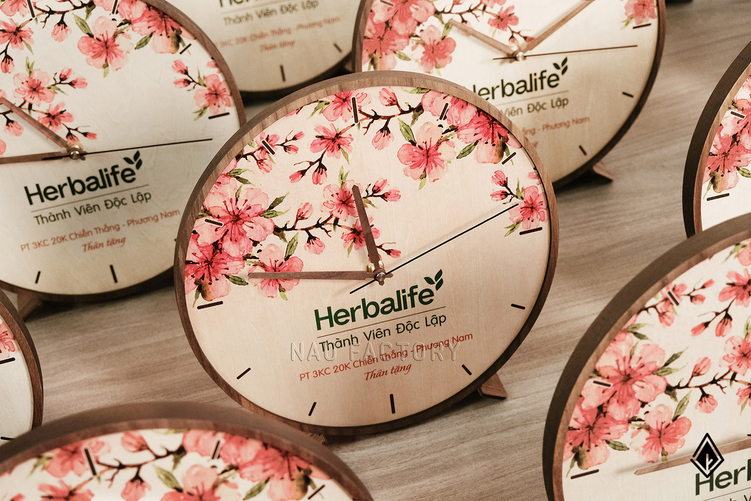 Đồng hồ gỗ để bàn